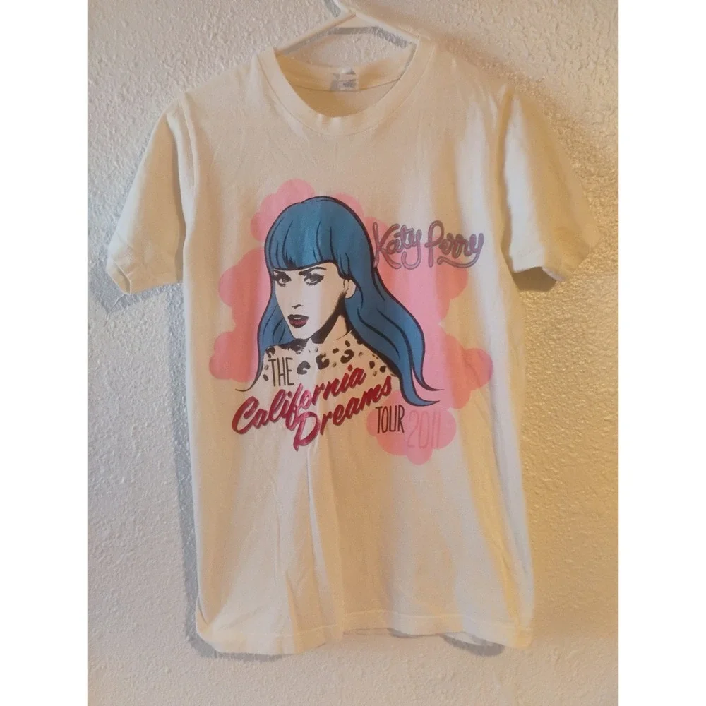 Katy Perry Vintage World Tour Music Tshirt And One Of The Boys CD Lot HTF Rare - Picture 2 of 10